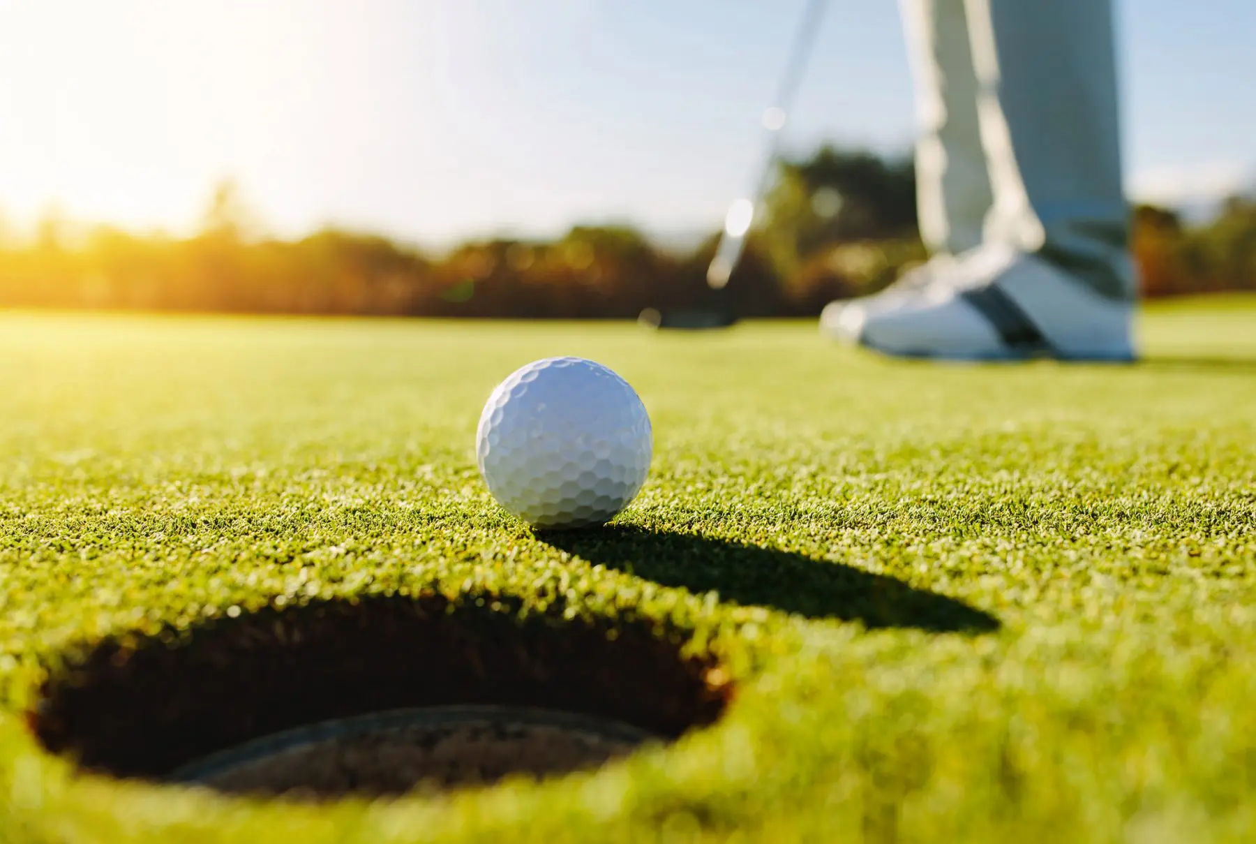 betting on golf action games narrow field