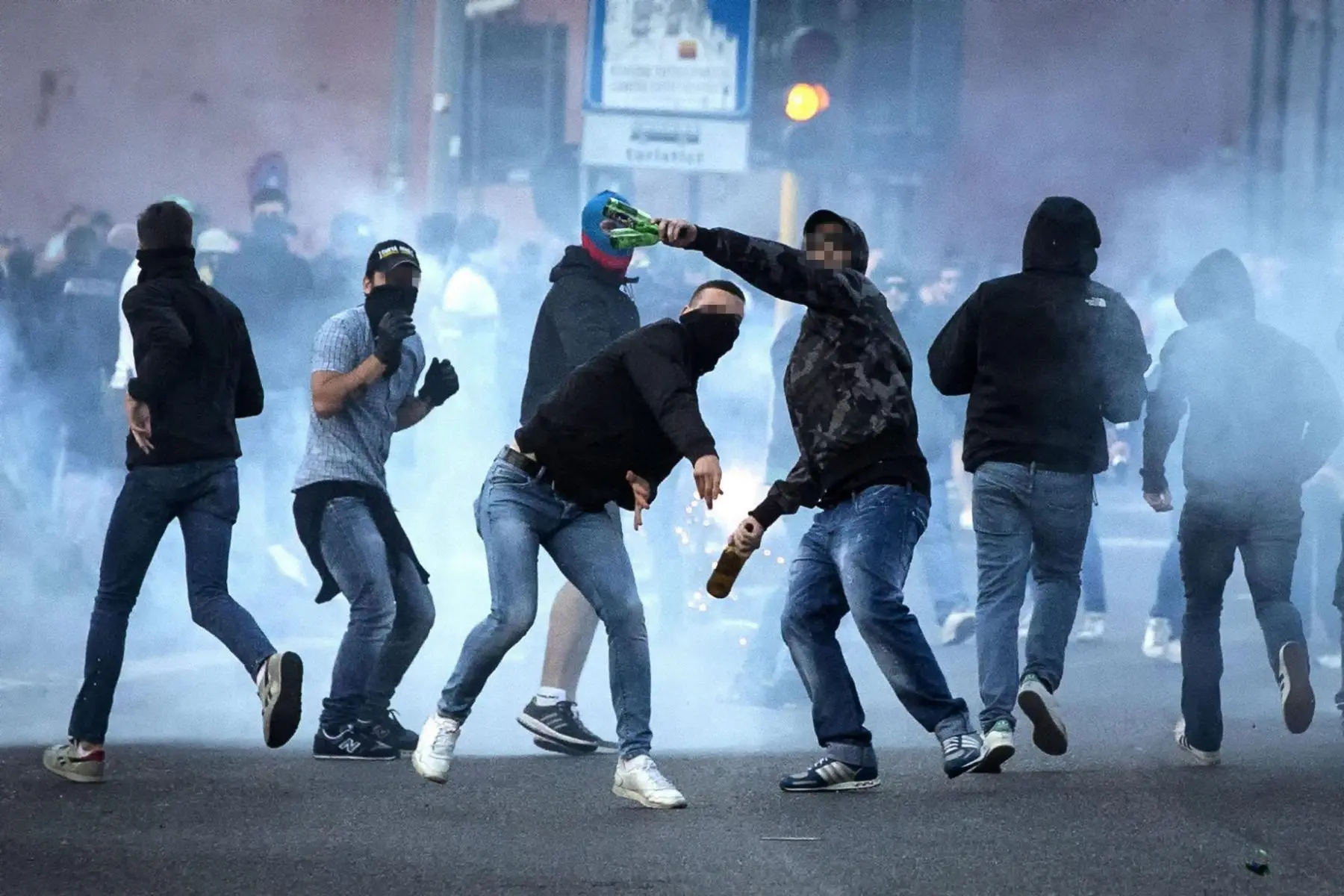zenit sankt petersburg legia west ham hooligans