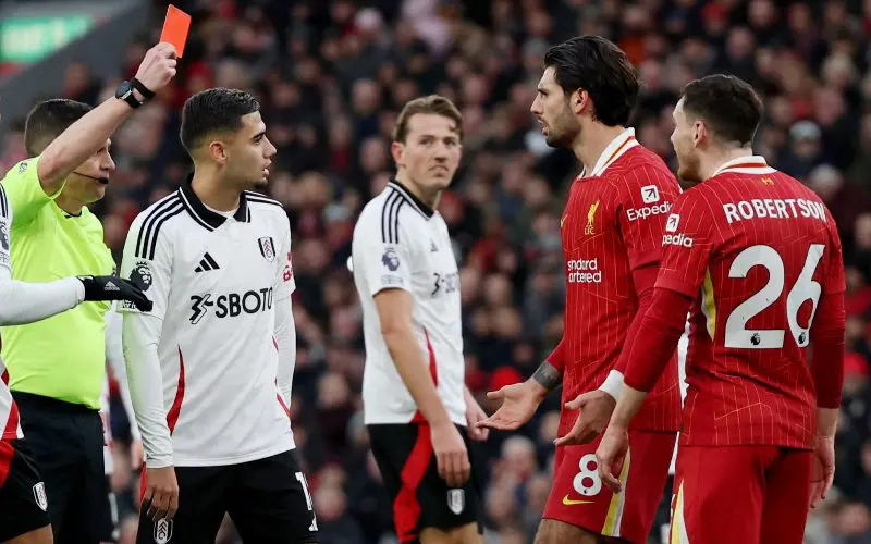 red-card-andy-robertson