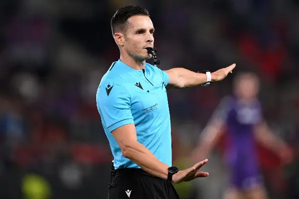 referee
