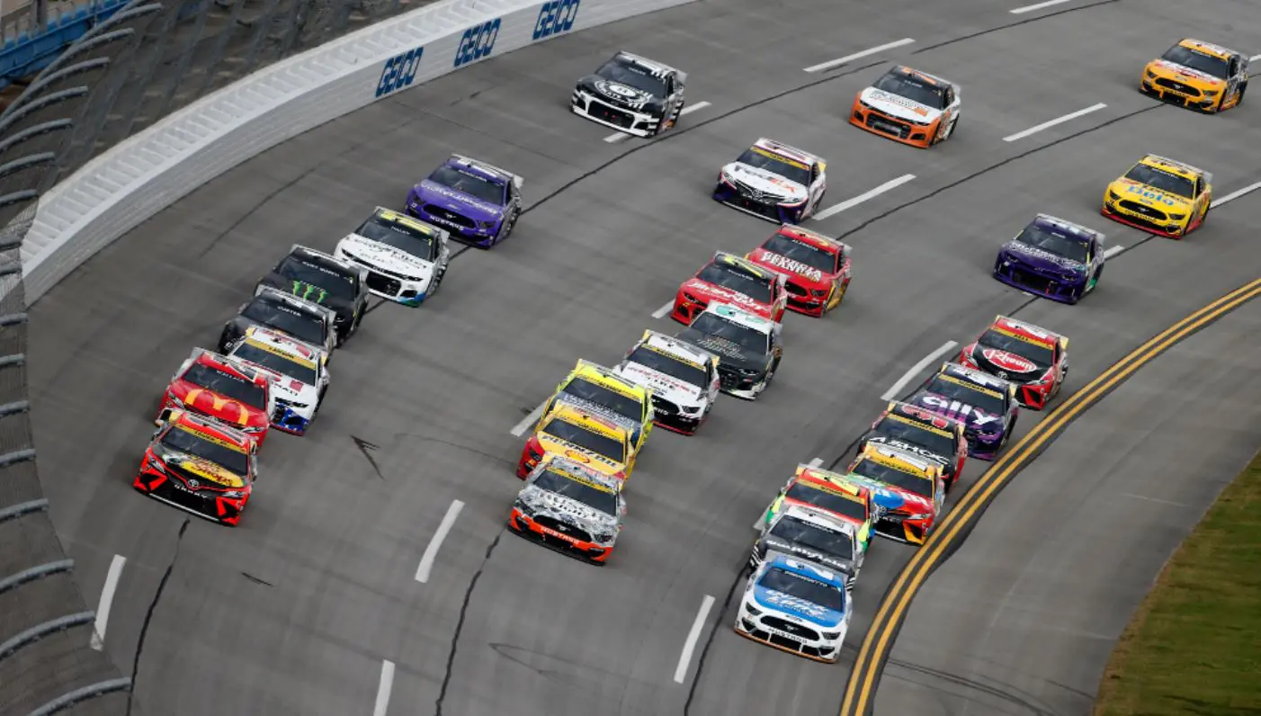 how does nascar car racing betting work