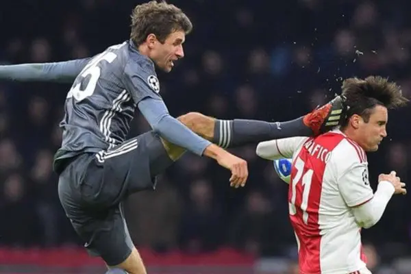 thomas-muller-foul